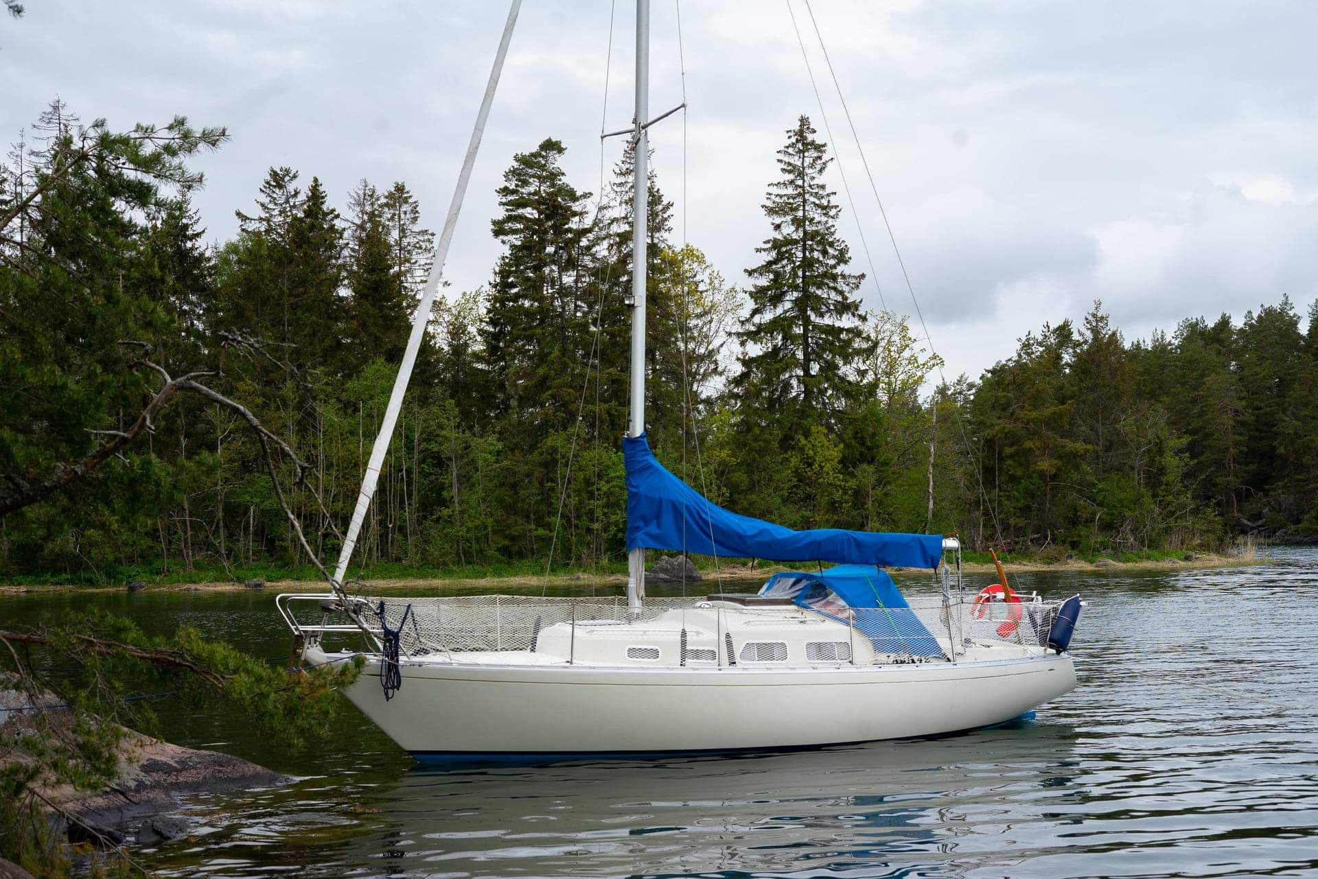 sailboatdata shipman 28